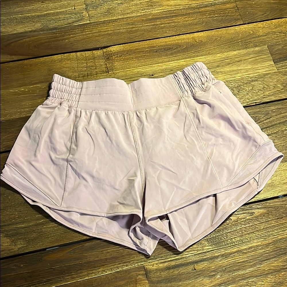 Lululemon Hotty Hot 2.5 inch shorts